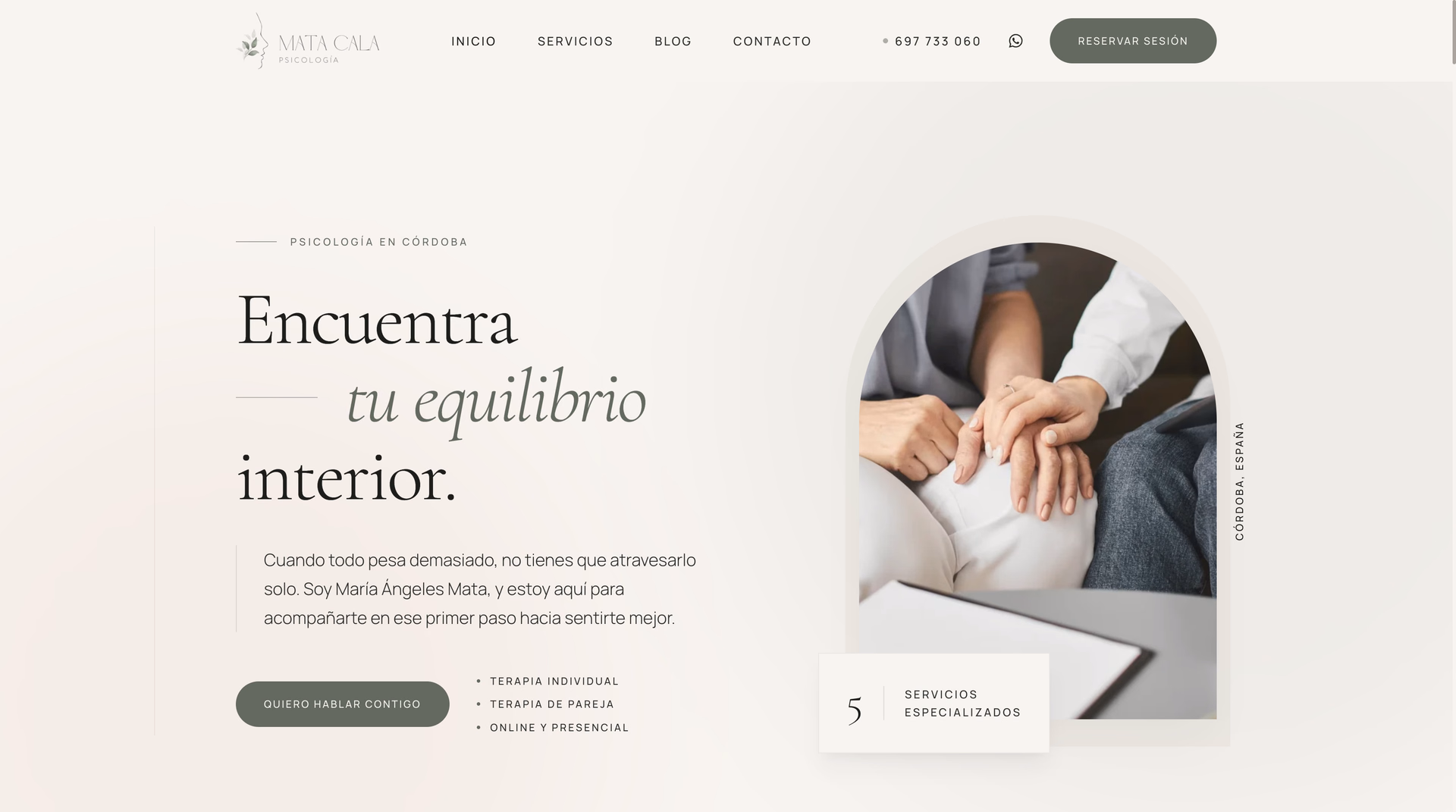 Mata Cala Psicología homepage inviting visitors to find inner balance, with the therapist's services and a contact action